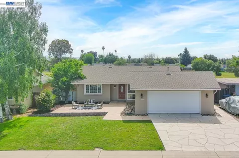 1476 Bluebell Dr, Livermore, CA 94551