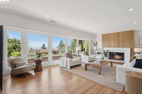 246 Pershing Dr, Oakland, CA 94611