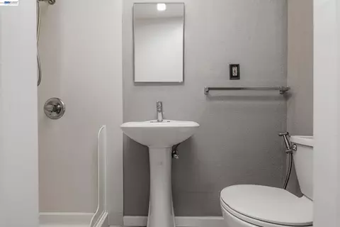 Bath - 1355 Kenwal Rd #A, Concord, CA 94521 photo 2 of 2