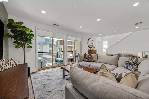 Living - 5977 Ruby Pl, Dublin, CA 94568 photo 3 of 4