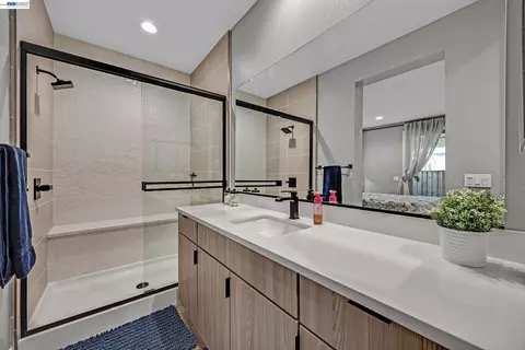 Bath - 5977 Ruby Pl, Dublin, CA 94568 photo 1 of 7