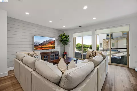Living - 5977 Ruby Pl, Dublin, CA 94568 photo 2 of 4