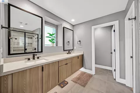 Bath - 5977 Ruby Pl, Dublin, CA 94568 photo 6 of 7