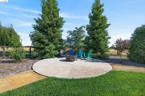 Exterior - 2151 Bartels Dr, Knightsen, CA 94548 photo 6 of 9