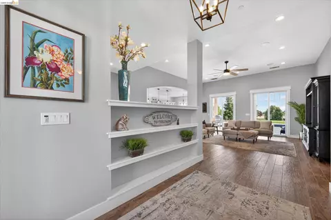 Entry Way - 2151 Bartels Dr, Knightsen, CA 94548 photo 2 of 4