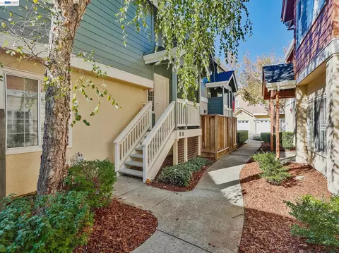 Exterior - 88 Manchester Dr, Fairfield, CA 94533 photo 2 of 9