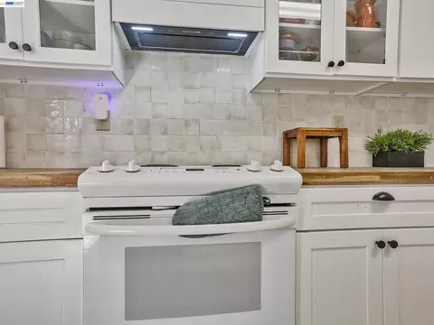 Kitchen - 88 Manchester Dr, Fairfield, CA 94533 photo 4 of 4