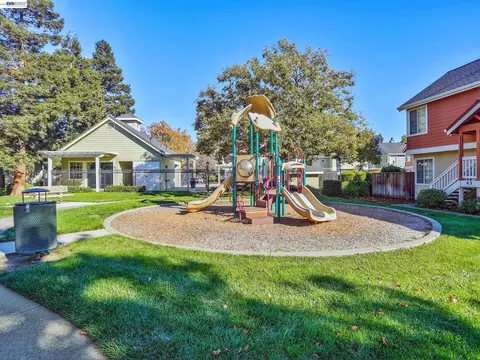 Exterior - 88 Manchester Dr, Fairfield, CA 94533 photo 9 of 9