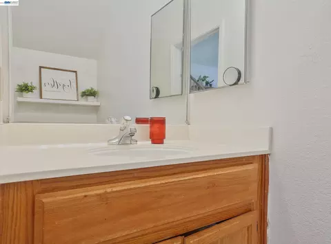 Bath - 88 Manchester Dr, Fairfield, CA 94533 photo 1 of 3
