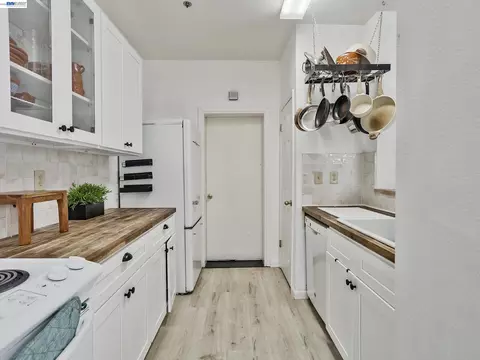 Kitchen - 88 Manchester Dr, Fairfield, CA 94533 photo 1 of 4