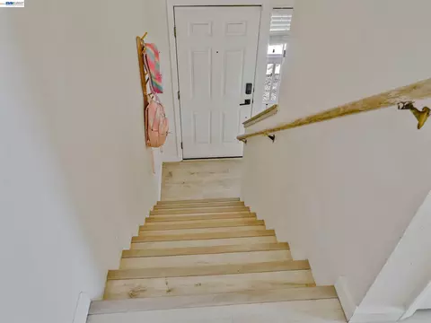 Entry Way - 88 Manchester Dr, Fairfield, CA 94533 photo 2 of 3