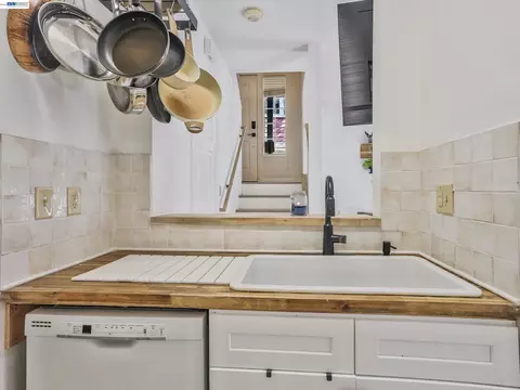 Kitchen - 88 Manchester Dr, Fairfield, CA 94533 photo 3 of 4