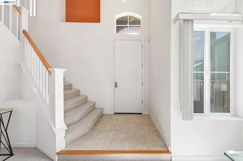 Entry Way - 17 Miranda Ct, Alameda, CA 94502 photo 3 of 9