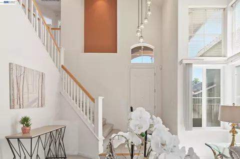 Entry Way - 17 Miranda Ct, Alameda, CA 94502 photo 1 of 9