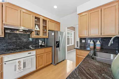 Kitchen - 17 Miranda Ct, Alameda, CA 94502 photo 9 of 13