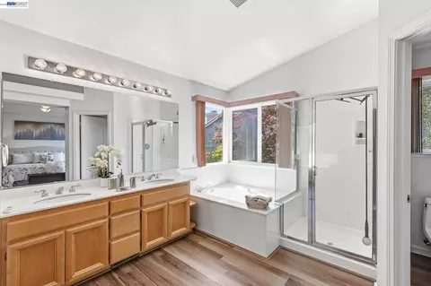Bath - 17 Miranda Ct, Alameda, CA 94502 photo 1 of 9