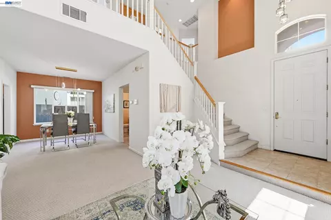 Entry Way - 17 Miranda Ct, Alameda, CA 94502 photo 2 of 9