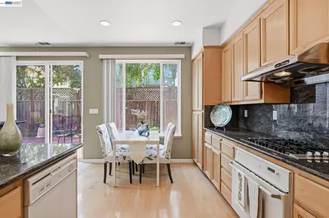 Kitchen - 17 Miranda Ct, Alameda, CA 94502 photo 12 of 13