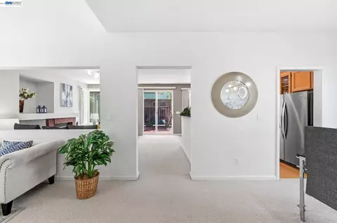 Entry Way - 17 Miranda Ct, Alameda, CA 94502 photo 5 of 9