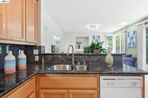 Kitchen - 17 Miranda Ct, Alameda, CA 94502 photo 11 of 13