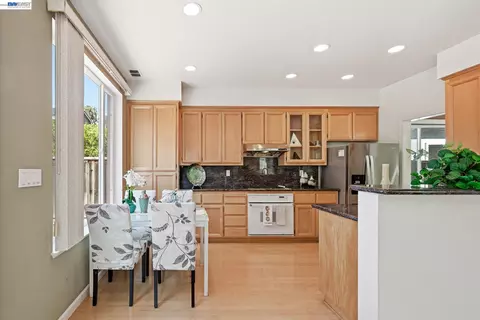 Kitchen - 17 Miranda Ct, Alameda, CA 94502 photo 2 of 13