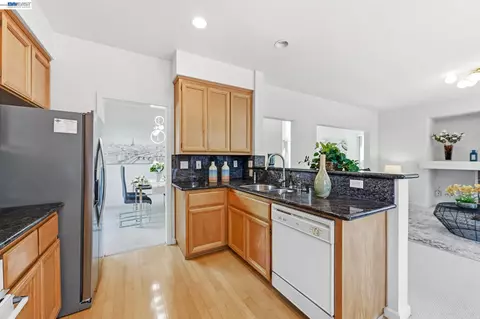 Kitchen - 17 Miranda Ct, Alameda, CA 94502 photo 5 of 13