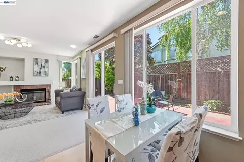 Dining - 17 Miranda Ct, Alameda, CA 94502 photo 8 of 8