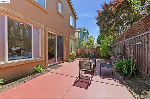 Exterior - 17 Miranda Ct, Alameda, CA 94502 photo 5 of 10