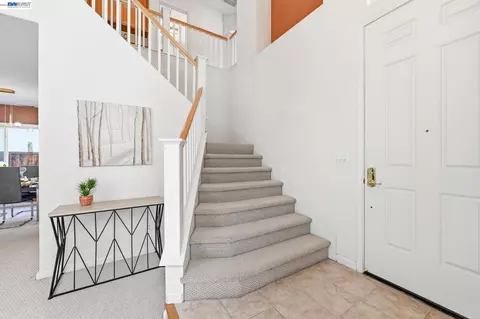 Entry Way - 17 Miranda Ct, Alameda, CA 94502 photo 4 of 9