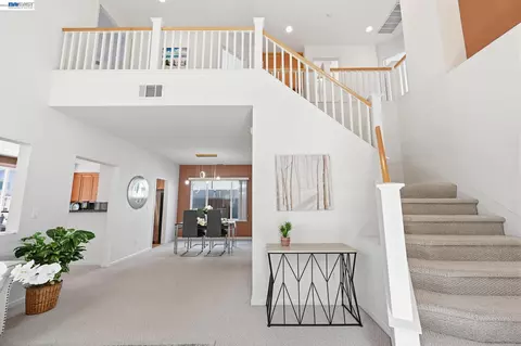 Entry Way - 17 Miranda Ct, Alameda, CA 94502 photo 6 of 9