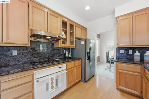 Kitchen - 17 Miranda Ct, Alameda, CA 94502 photo 7 of 13