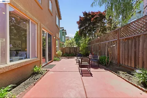 Exterior - 17 Miranda Ct, Alameda, CA 94502 photo 6 of 10