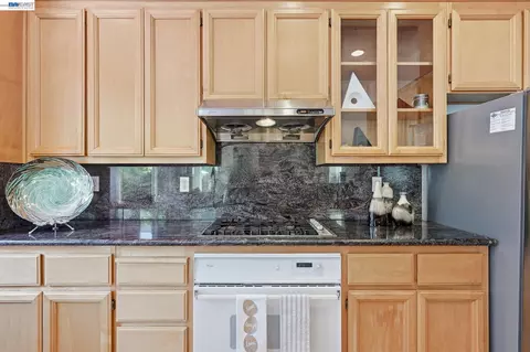 Kitchen - 17 Miranda Ct, Alameda, CA 94502 photo 10 of 13