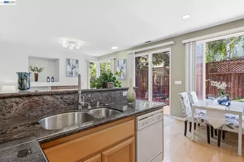 Kitchen - 17 Miranda Ct, Alameda, CA 94502 photo 13 of 13