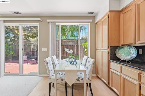 Dining - 17 Miranda Ct, Alameda, CA 94502 photo 7 of 8