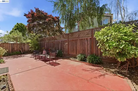 Exterior - 17 Miranda Ct, Alameda, CA 94502 photo 7 of 10