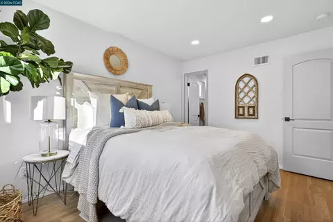 Bedroom - 1891 Gilly Ln, Concord, CA 94518 photo 3 of 8