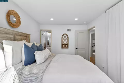 Bedroom - 1891 Gilly Ln, Concord, CA 94518 photo 4 of 8