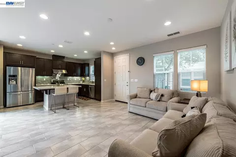 1663 Sylvia St, Hayward, CA 94545