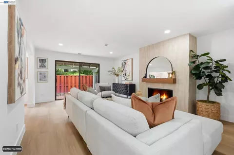 Living - 2 Knoll Ct, Hercules, CA 94547 photo 2 of 7