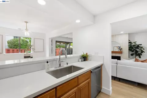 Kitchen - 2 Knoll Ct, Hercules, CA 94547 photo 4 of 4