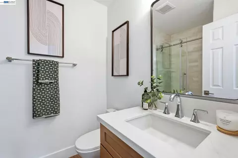 Bath - 2 Knoll Ct, Hercules, CA 94547 photo 1 of 3