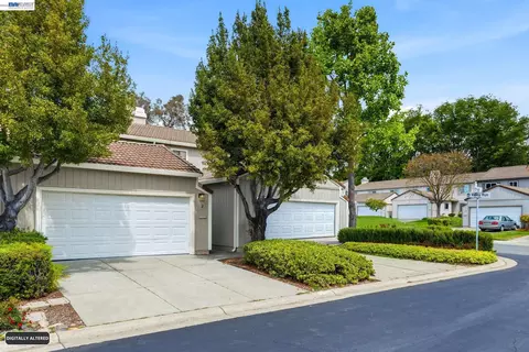 Exterior - 2 Knoll Ct, Hercules, CA 94547 photo 2 of 6