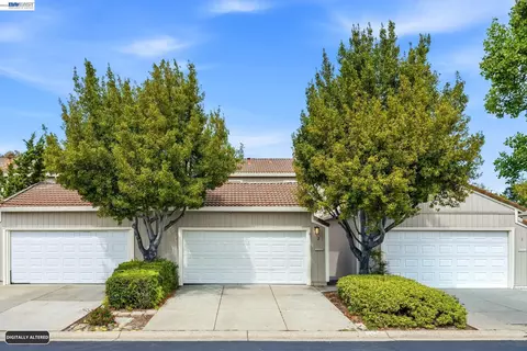 Exterior - 2 Knoll Ct, Hercules, CA 94547 photo 3 of 6