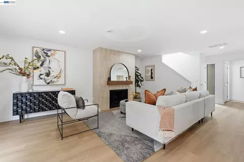 Living - 2 Knoll Ct, Hercules, CA 94547 photo 7 of 7