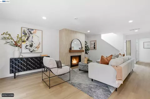 Living - 2 Knoll Ct, Hercules, CA 94547 photo 4 of 7