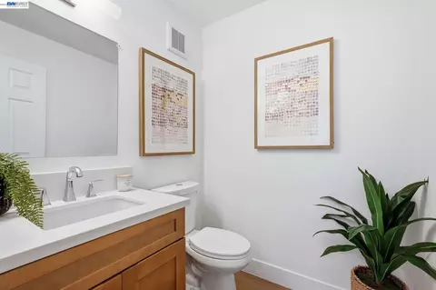Bath - 2 Knoll Ct, Hercules, CA 94547 photo 3 of 3