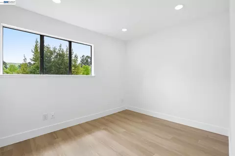 Bedroom - 2 Knoll Ct, Hercules, CA 94547 photo 7 of 11