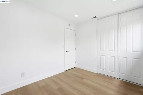 Bedroom - 2 Knoll Ct, Hercules, CA 94547 photo 5 of 11