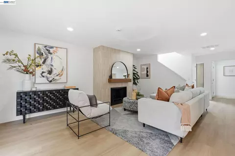 Living - 2 Knoll Ct, Hercules, CA 94547 photo 6 of 7